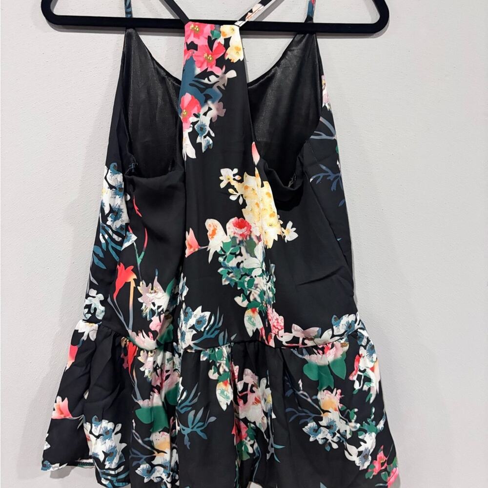 Elegant Floral Sleeveless Blouse - Large never worn - Picture 3 of 4